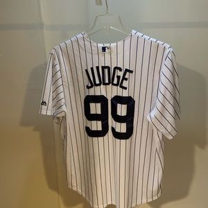 Aaron Judge Yankee jersey